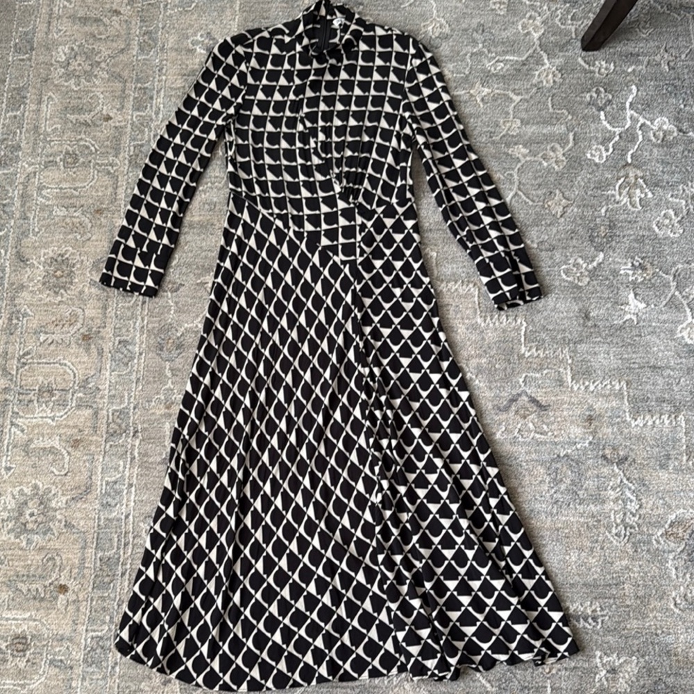 ZARA Elegant Black and White Geometric Dress - Picture 3 of 7